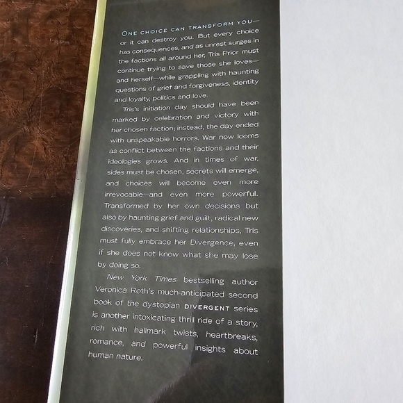 Insurgent Hardcover Book, Book 2 in the Divergent Series, Veronica Roth - Picture 2 of 8